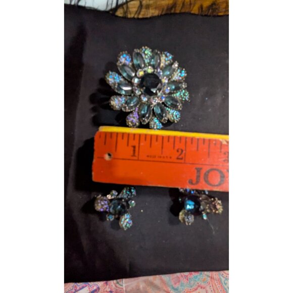 Vintage Blue Rhinestone Floral Brooch & Clip-On Earrings Set Estate Statement - Picture 8 of 8